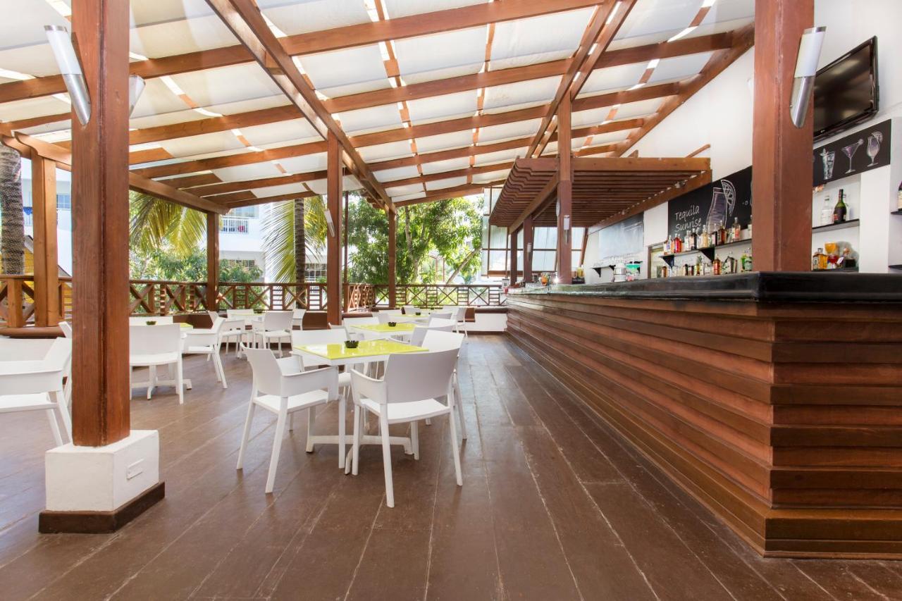 Be Live Collection Canoa Bayahibe Exteriér fotografie The bar at the rooftop