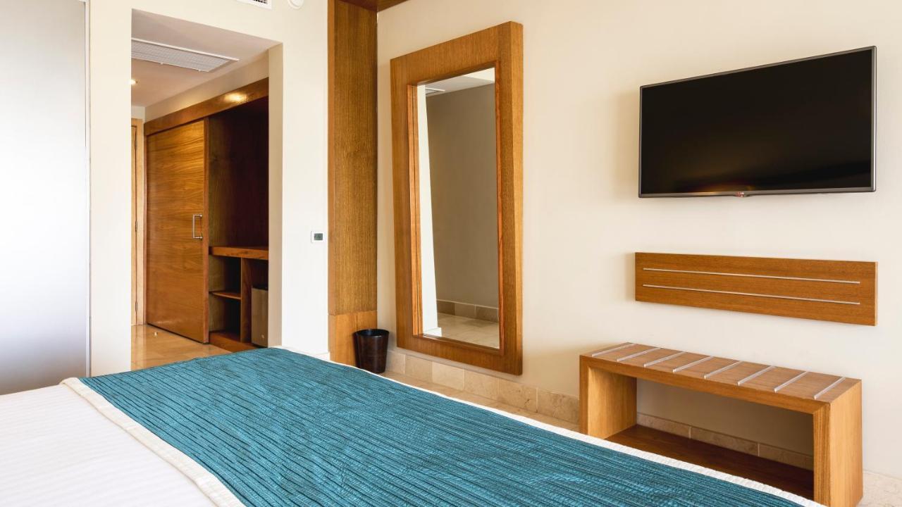 Be Live Collection Canoa Bayahibe Exteriér fotografie A carpet in a hotel room