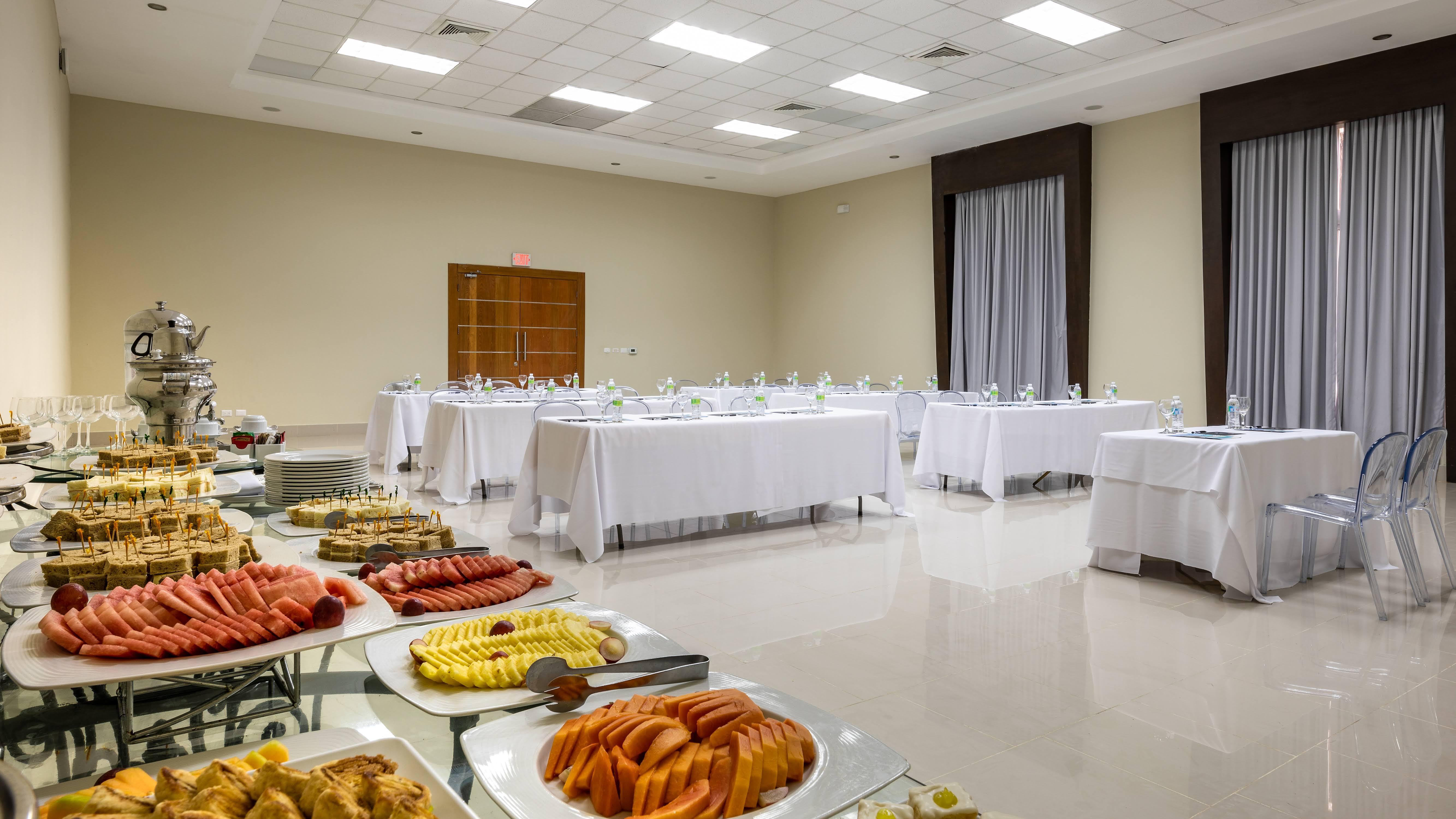Be Live Collection Canoa Bayahibe Exteriér fotografie A buffet at a hotel