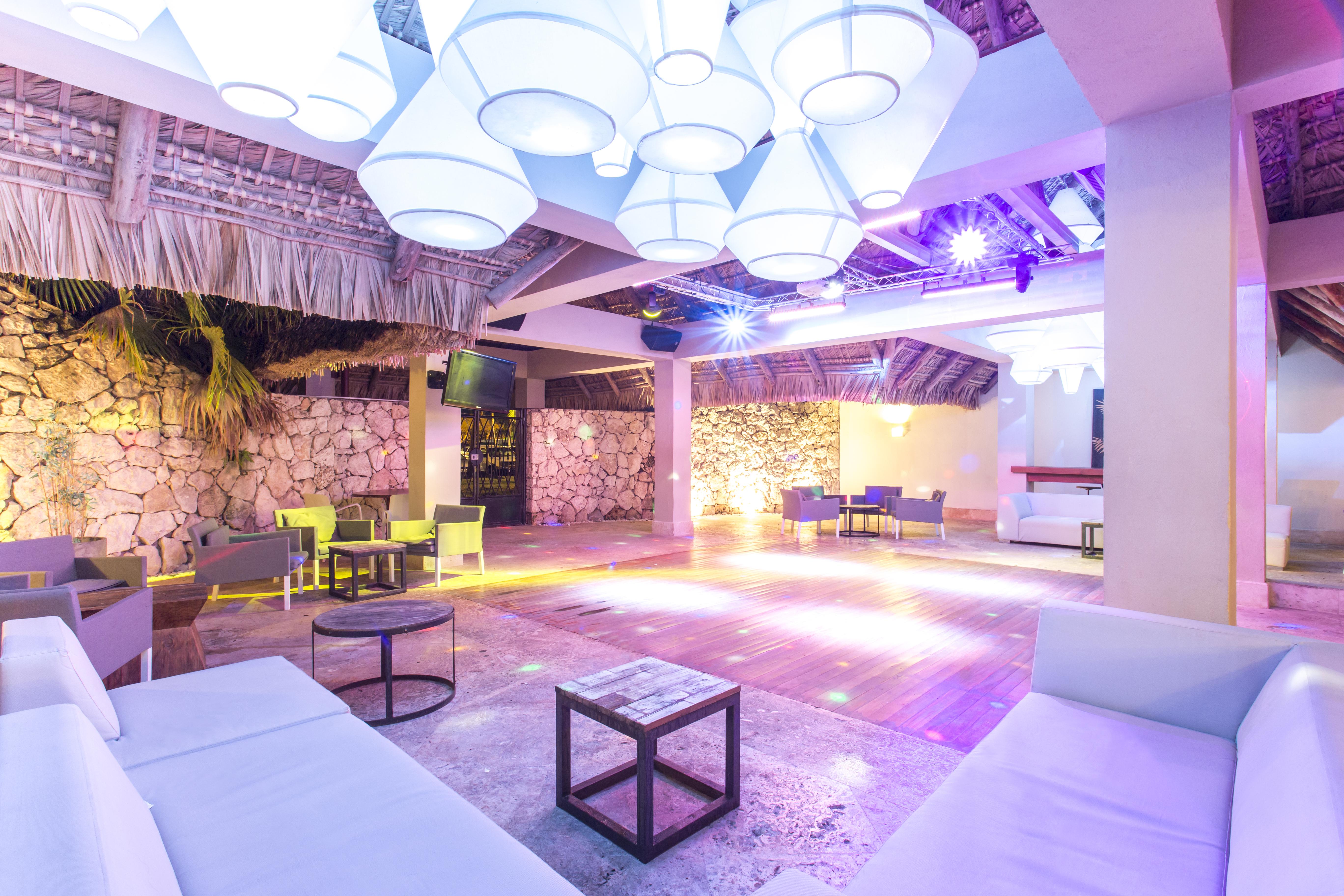 Be Live Collection Canoa Bayahibe Exteriér fotografie The interior of the nightclub