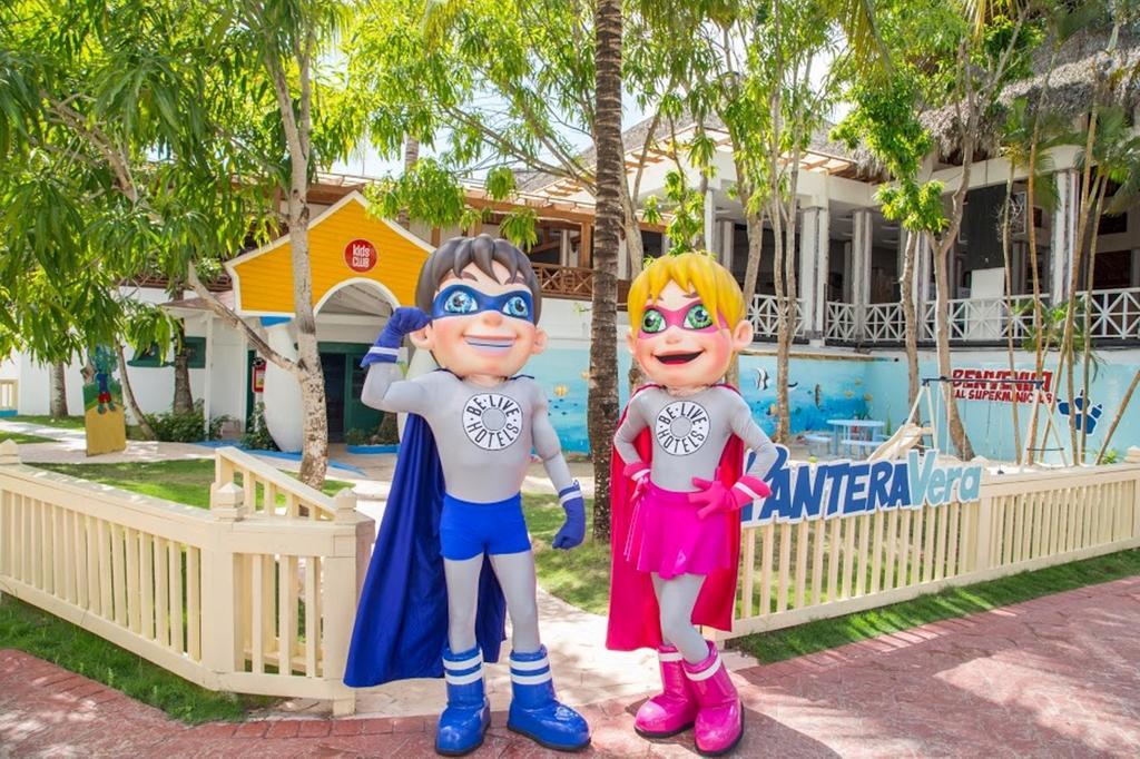 Be Live Collection Canoa Bayahibe Exteriér fotografie Antena 3's mascots, Antoñito and Antoñita, at the Antena 3 Park.