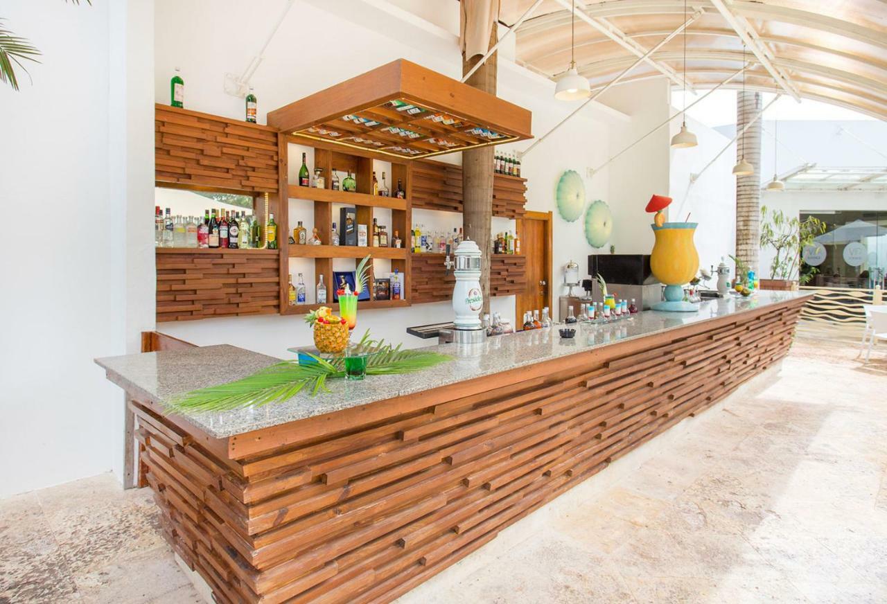Be Live Collection Canoa Bayahibe Exteriér fotografie The bar at the Beach Club